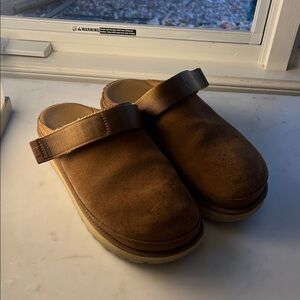 UGG GOLDENSTAR CLOG